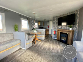 Promenade 566, direct beach access, close to fantasy island, WiFi, pet friendly - Meadow Lakes Caravan & Lodge Hire